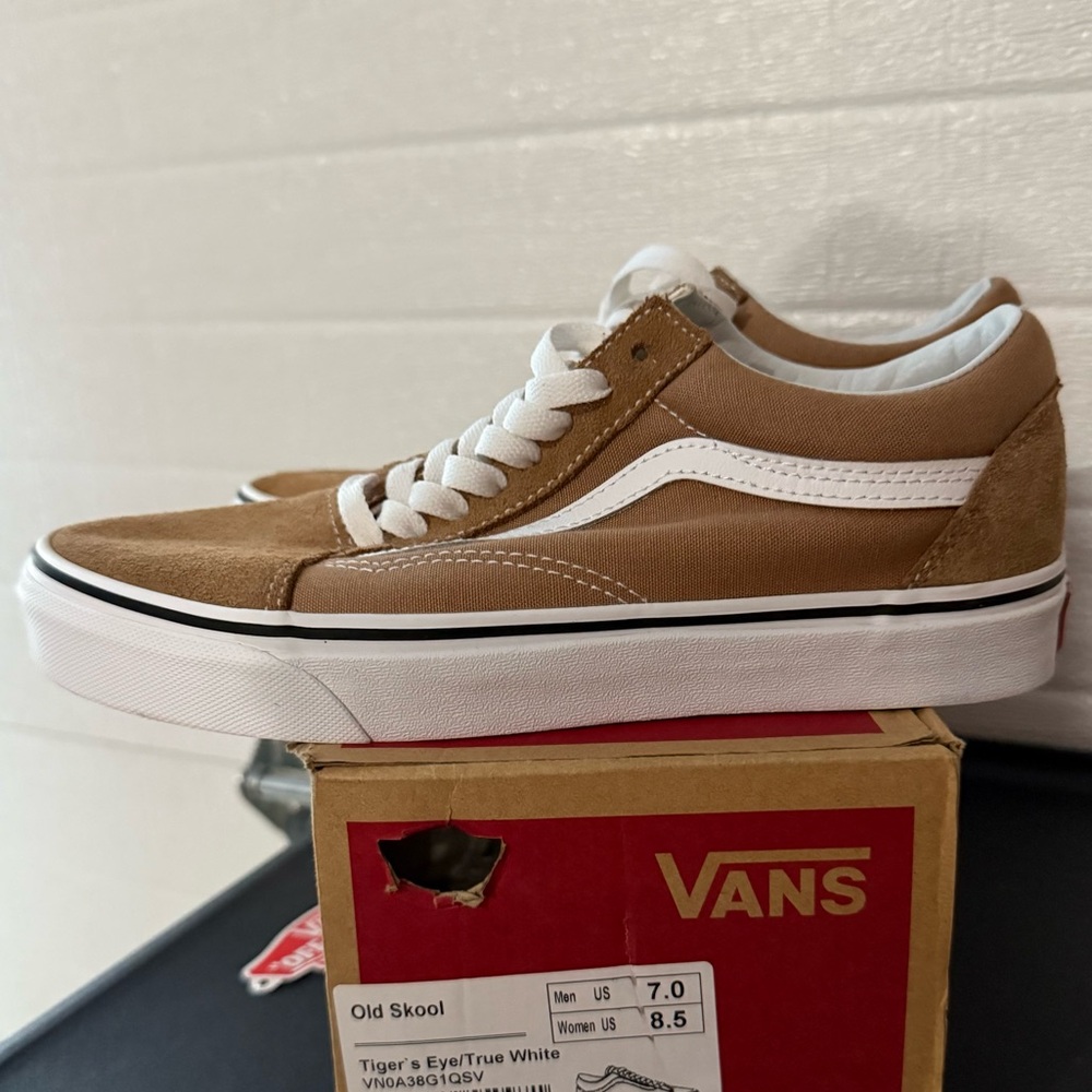 Vans Old Skool in Tiger’s Eye and True White